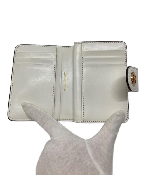 MICHAEL KORS（マイケルコース）MICHAEL KORS (マイケルコース) MK CHARM タブコンパクトポケットウォレットスモール ホワイト サイズ:-の古着・服飾アイテム