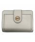 MICHAEL KORS（マイケルコース）の古着「MK CHARM タブコンパクトポケットウォレットスモール」｜ホワイト