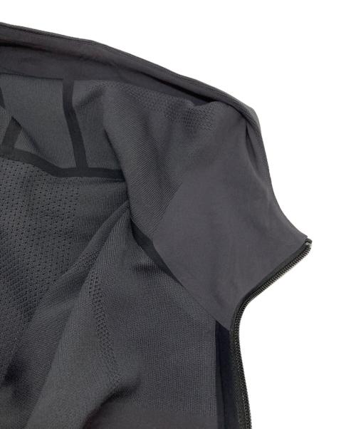 DESCENTE ALLTERRAIN（デザイント オルテライン）Descente ALLTERRAIN (デザイント オルテライン) FUSION KNIT HOODIE グレー サイズ:Mの古着・服飾アイテム