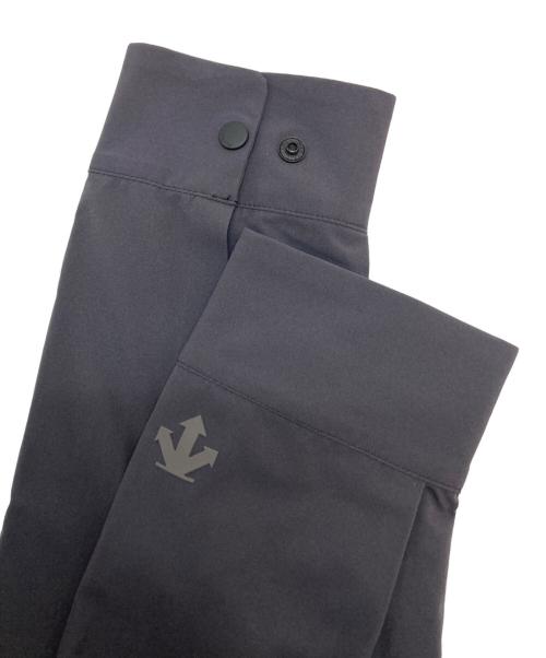 DESCENTE ALLTERRAIN（デザイント オルテライン）DESCENTE ALLTERRAIN (デザイント オルテライン) ストレッチシームレスロングスリーブシャツ グレー サイズ:Mの古着・服飾アイテム