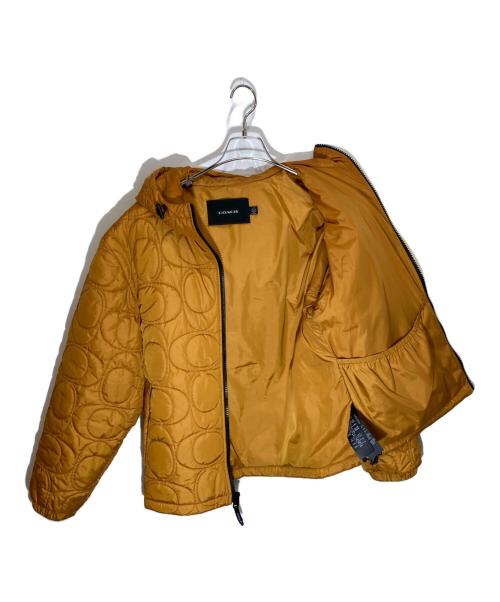 COACH（コーチ）COACH (コーチ) キルテッドシグネチャーパッファージャケット オレンジ サイズ:SIZE Mの古着・服飾アイテム