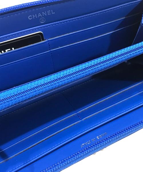 CHANEL（シャネル）CHANEL (シャネル) パテントラウンドファスナーウォレット ブルーの古着・服飾アイテム
