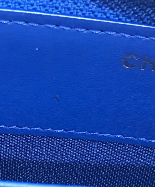 CHANEL（シャネル）CHANEL (シャネル) パテントラウンドファスナーウォレット ブルーの古着・服飾アイテム