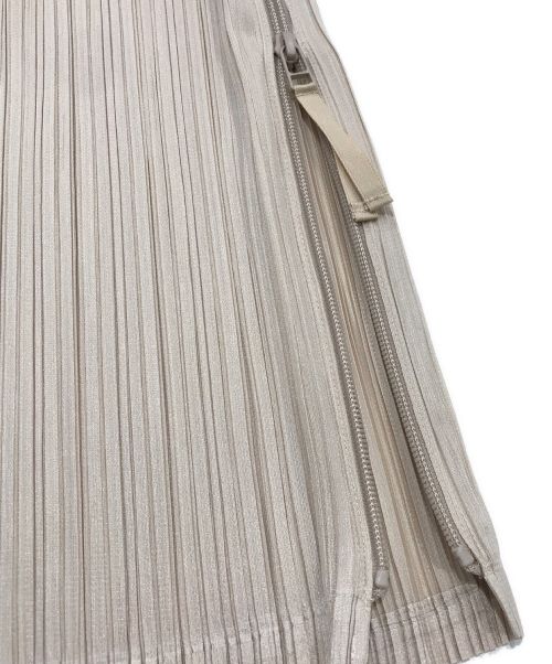 PLEATS PLEASE（プリーツプリーズ）PLEATS PLEASE (プリーツプリーズ) サイドジッププリーツワンピ ベージュ サイズ:3の古着・服飾アイテム