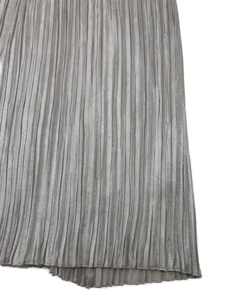 THINGS THAT MATTER（シングスザットマター）THINGS THAT MATTER (シングスザットマター) FOIL SATIN PLEATS NARROW SKIRT グレー サイズ:2の古着・服飾アイテム