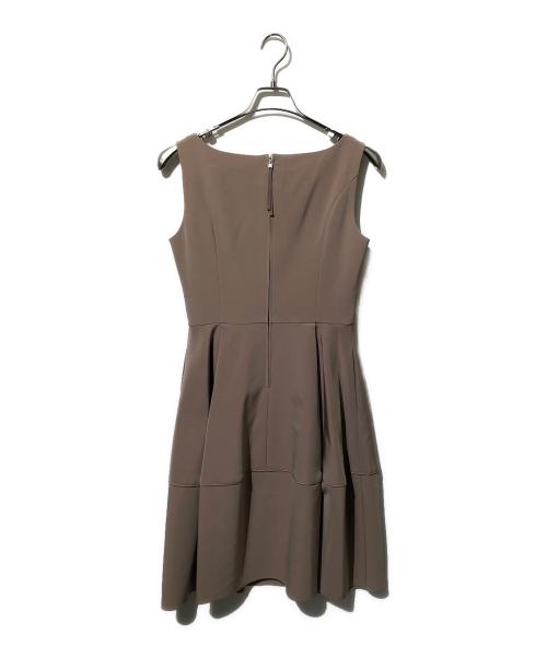 FOXEY NEWYORK（フォクシーニューヨーク）FOXEY NEWYORK (フォクシーニューヨーク) Dress Barron ノースリーブワンピース ベージュ サイズ:40の古着・服飾アイテム