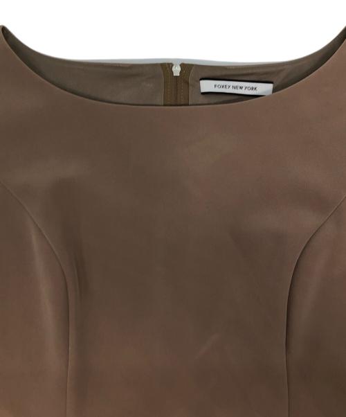 FOXEY NEWYORK（フォクシーニューヨーク）FOXEY NEWYORK (フォクシーニューヨーク) Dress Barron ノースリーブワンピース ベージュ サイズ:40の古着・服飾アイテム