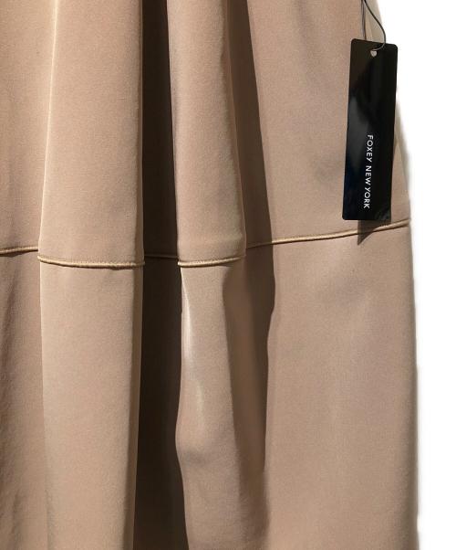 FOXEY NEWYORK（フォクシーニューヨーク）FOXEY NEWYORK (フォクシーニューヨーク) Dress Barron ノースリーブワンピース ベージュ サイズ:40の古着・服飾アイテム