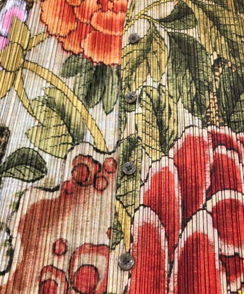 PLEATS PLEASE（プリーツプリーズ）PLEATS PLEASE (プリーツプリーズ) Peony Botanical Flower Painting Shirt Jacket レッド×ベージュ サイズ:4の古着・服飾アイテム