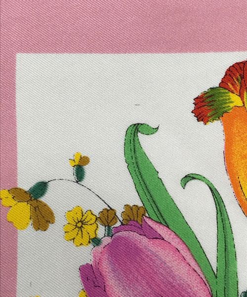 GUCCI（グッチ）GUCCI (グッチ) シルクスカーフ ピンクの古着・服飾アイテム