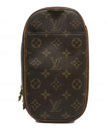 LOUIS VUITTON（ルイ ヴィトン）の古着「ポシェットガンジュ モノグラム ボディバッグ」｜ブラウン