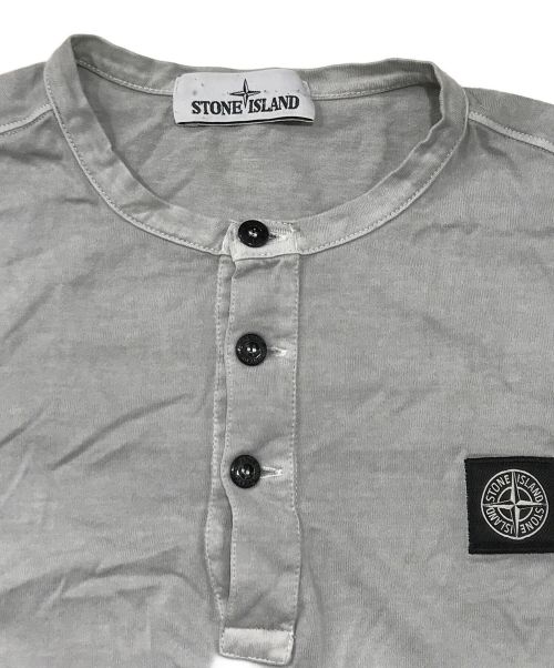 STONE ISLAND（ストーンアイランド）STONE ISLAND (ストーンアイランド) ヘンリーネックLSカットソー グレー サイズ:Sの古着・服飾アイテム