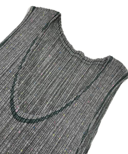 PLEATS PLEASE（プリーツプリーズ）PLEATS PLEASE (プリーツプリーズ) ノースリーブプリーツカットソー グレー サイズ:3の古着・服飾アイテム