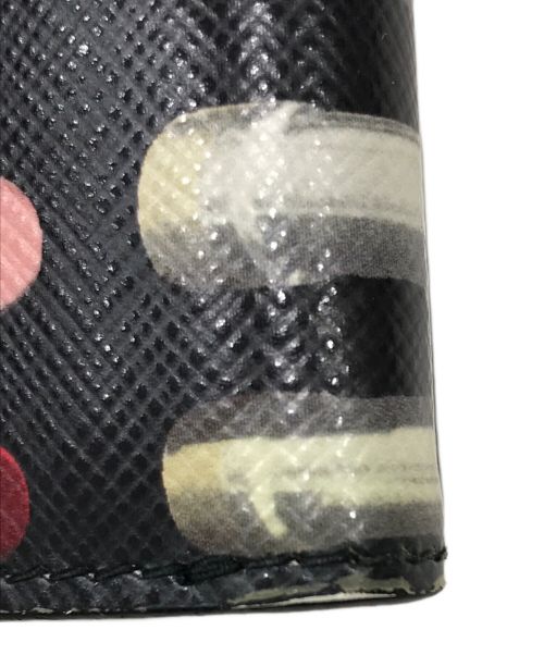 PRADA（プラダ）PRADA (プラダ) リップスティック柄三つ折り財布 ブラックの古着・服飾アイテム