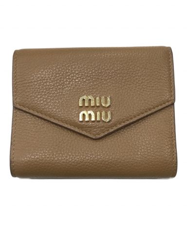 miumiu ベージュ 三つ折り財布 中古・古着通販】MIU MIU (ミュウミュウ) 3つ折り財布 ベージュ