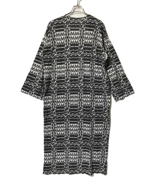 m's braque（エムズブラック）m's braque (エムズブラック) Manhole 別注陶芸柄カフタンシャツ ブラック×ホワイト サイズ:Ｍの古着・服飾アイテム