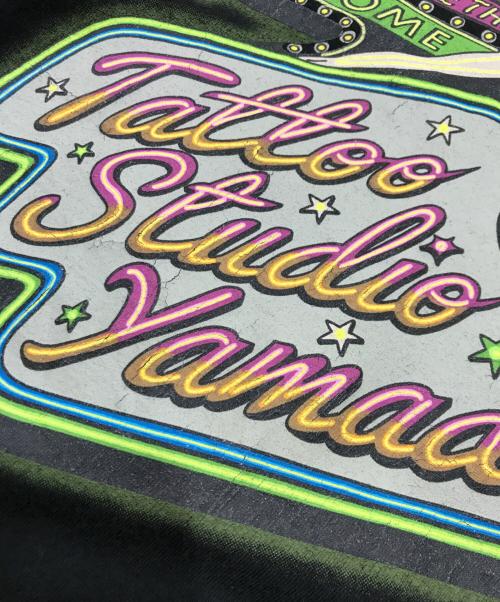 tatoo studio yamada（タトゥースタジオ ヤマダ）tatoo studio yamada (タトゥースタジオ ヤマダ) プリントTシャツ ブラック サイズ:ＸＬの古着・服飾アイテム
