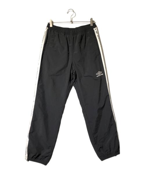 UMBRO（アンブロ）UMBRO (アンブロ) Diaspora Skateboards (ディアスポラスケートボードズ) ナイロンパンツ/フットボールトラックパンツ グレー サイズ:Mの古着・服飾アイテム