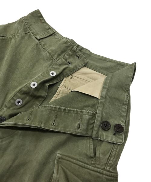 Equipements Militaires（イクイップメントミリタリー）Equipements Militaires (イクイップメントミリタリー) ミリタリーパンツ オリーブ サイズ:Ｌサイズ相当の古着・服飾アイテム