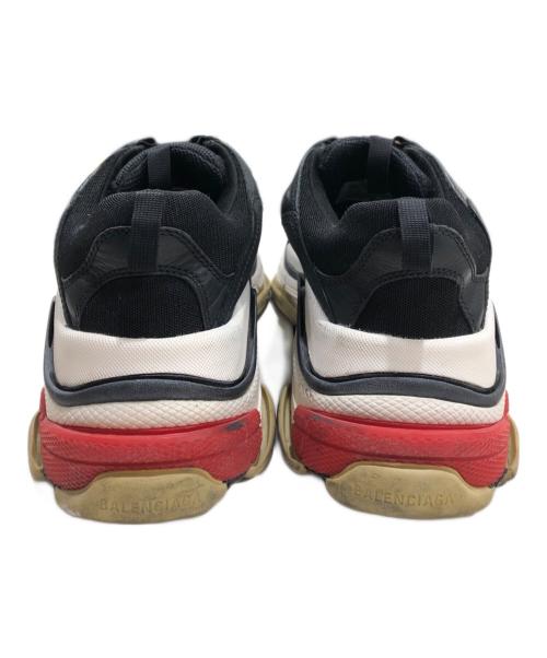 BALENCIAGA（バレンシアガ）BALENCIAGA (バレンシアガ) ローカットスニーカー/Triple S ブラック サイズ:UK8/EUR42/USA9の古着・服飾アイテム