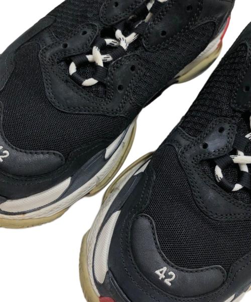 BALENCIAGA（バレンシアガ）BALENCIAGA (バレンシアガ) ローカットスニーカー/Triple S ブラック サイズ:UK8/EUR42/USA9の古着・服飾アイテム