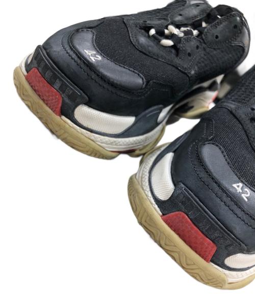 BALENCIAGA（バレンシアガ）BALENCIAGA (バレンシアガ) ローカットスニーカー/Triple S ブラック サイズ:UK8/EUR42/USA9の古着・服飾アイテム