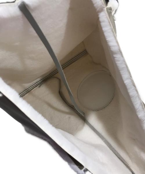 SALON DE ALFURD（サロン・ド・アルファード）SALON DE ALFURD (サロン・ド・アルファード) フェイクムートンスマイルパンチングトートバッグ シルバーの古着・服飾アイテム