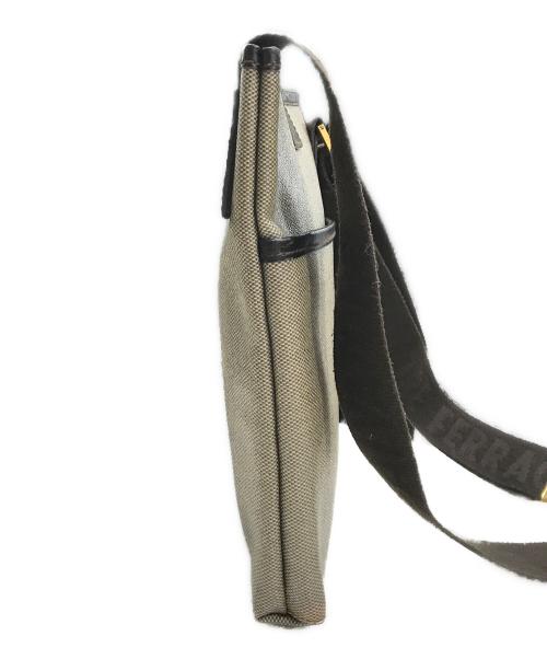 Salvatore Ferragamo（サルヴァトーレ フェラガモ）Salvatore Ferragamo (サルヴァトーレ フェラガモ) ショルダーバッグ ベージュの古着・服飾アイテム