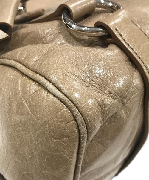 MIU MIU（ミュウミュウ）MIU MIU (ミュウミュウ) サイドリボン2wayレザーバッグ ベージュの古着・服飾アイテム