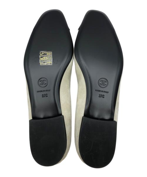 CHANEL（シャネル）CHANEL (シャネル) スエードフラットパンプス ブラック×アイボリー サイズ:23.5の古着・服飾アイテム