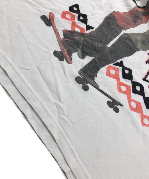 stussy（ステューシー）stussy (ステューシー) SKATE TOUGH YOU LITTLE BOY TEE ホワイト サイズ:Mの古着・服飾アイテム