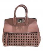 Salvatore Ferragamoサルヴァトーレ フェラガモ）の古着「ガンチーニ-パンチングSTUDIO BAG」｜ライトピンク