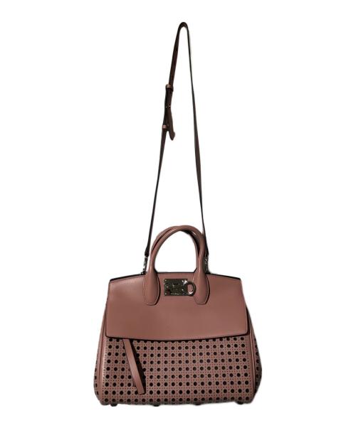 Salvatore Ferragamo（サルヴァトーレ フェラガモ）Salvatore Ferragamo (サルヴァトーレ フェラガモ) ガンチーニ-パンチングSTUDIO BAG ライトピンクの古着・服飾アイテム