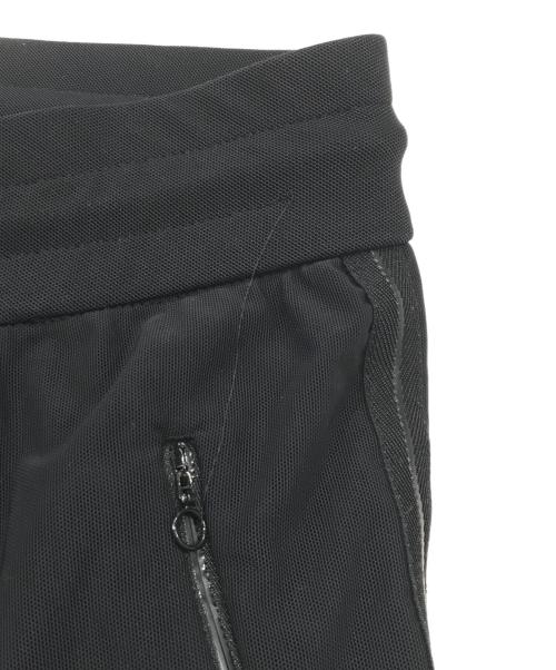 ONE GRAVITY（ワングラヴィティ）ONE GRAVITY (ワングラヴィティ) トリムベルトテーパードトラックパンツ ブラック サイズ:Mの古着・服飾アイテム