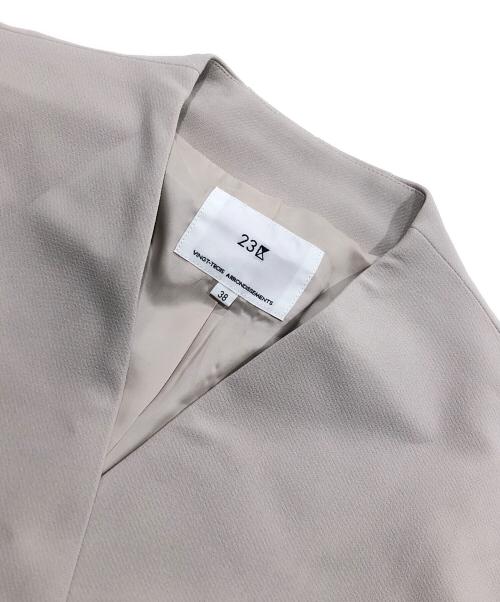 23区（ニジュウサンク）23区 (ニジュウサンク) グロッシーダブルクロス Ｖカラーコート ベージュ サイズ:38の古着・服飾アイテム