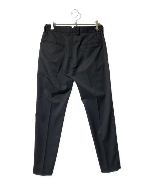 AKM（エーケーエム）AKM (エーケーエム) STRETCH WOOL 1TUCK TAPERED SLACKS ブラック サイズ:Mの古着・服飾アイテム