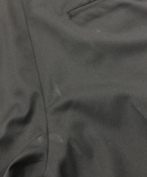 AKM（エーケーエム）AKM (エーケーエム) STRETCH WOOL 1TUCK TAPERED SLACKS ブラック サイズ:Mの古着・服飾アイテム