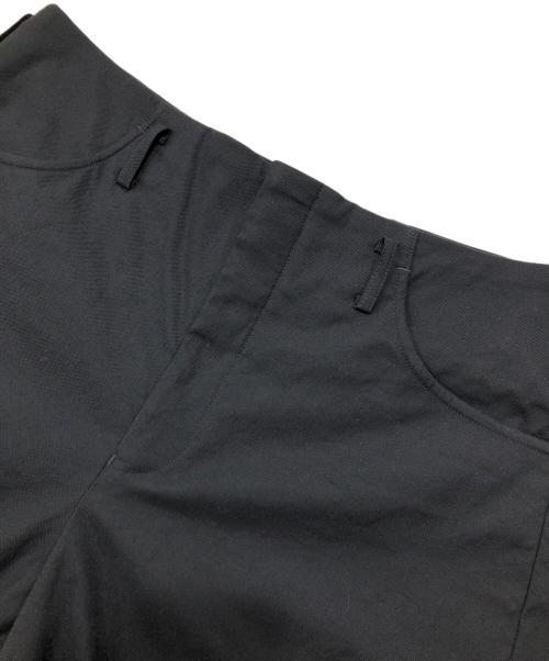 COMME des GARCONS HOMME PLUS（コムデギャルソンオムプリュス）COMME des GARCONS HOMME PLUS (コムデギャルソンオムプリュス) クロップドワイドパンツ ブラック サイズ:Ｌの古着・服飾アイテム