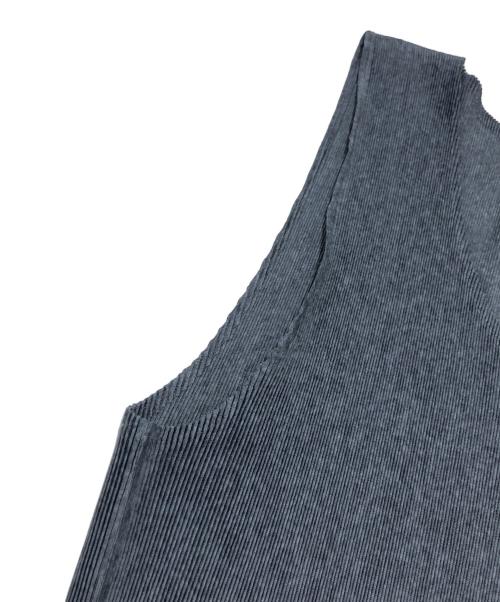 PLEATS PLEASE（プリーツプリーズ）PLEATS PLEASE (プリーツプリーズ) ノースリーブプリーツカットソー ライトグレー サイズ:3の古着・服飾アイテム