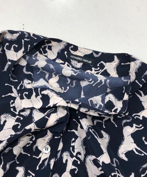 NOMBRE IMPAIR（ノンブルアンペール）NOMBRE IMPAIR (ノンブルアンペール) ツートーンホースプリント ノーカラーロングワンピース ネイビー サイズ:Fの古着・服飾アイテム