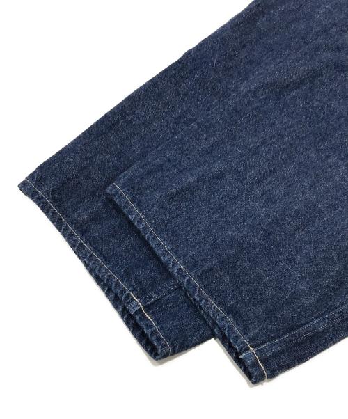 COMOLI（コモリ）COMOLI (コモリ) ベルテッドデニムパンツ インディゴ サイズ:4の古着・服飾アイテム