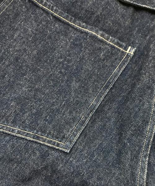 COMOLI（コモリ）COMOLI (コモリ) ベルテッドデニムパンツ インディゴ サイズ:4の古着・服飾アイテム