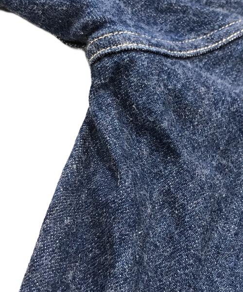 COMOLI（コモリ）COMOLI (コモリ) ベルテッドデニムパンツ インディゴ サイズ:4の古着・服飾アイテム