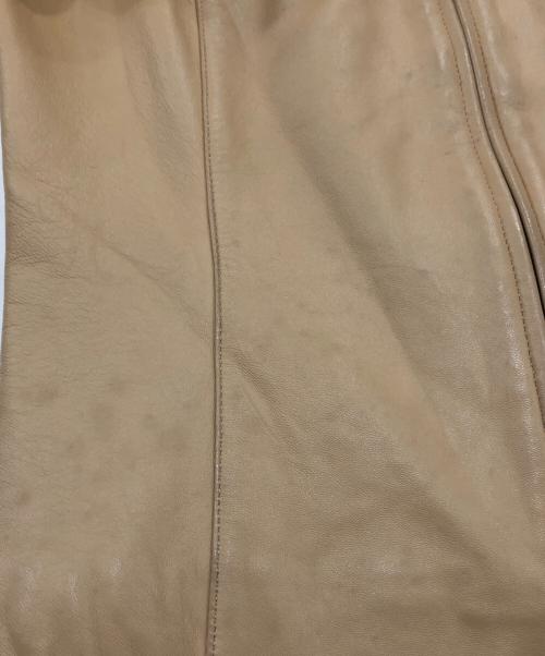 BURBERRY BLUE LABEL（バーバリーロンドンブルーレーベル）BURBERRY BLUE LABEL (バーバリーロンドンブルーレーベル) ラムレザージャケット ベージュ サイズ:38の古着・服飾アイテム