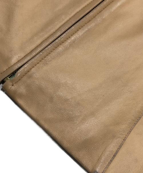 BURBERRY BLUE LABEL（バーバリーロンドンブルーレーベル）BURBERRY BLUE LABEL (バーバリーロンドンブルーレーベル) ラムレザージャケット ベージュ サイズ:38の古着・服飾アイテム