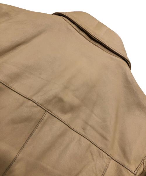 BURBERRY BLUE LABEL（バーバリーロンドンブルーレーベル）BURBERRY BLUE LABEL (バーバリーロンドンブルーレーベル) ラムレザージャケット ベージュ サイズ:38の古着・服飾アイテム