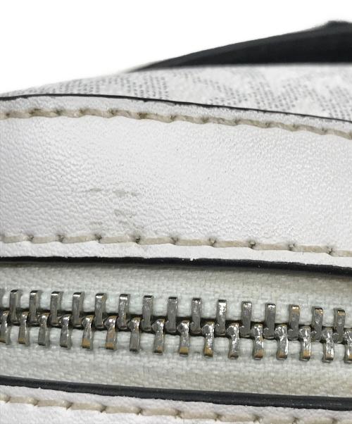 MICHAEL KORS（マイケル・コース）MICHAEL KORS (マイケルコース) ショルダーバッグ ホワイトの古着・服飾アイテム