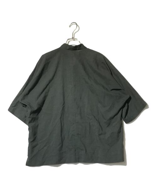 HOMME PLISSE ISSEY MIYAKE（オム プリッセ イッセイ ミヤケ）HOMME PLISSE ISSEY MIYAKE (オム プリッセ イッセイ ミヤケ) リネンブレンドSSシャツ オリーブ サイズ:3の古着・服飾アイテム