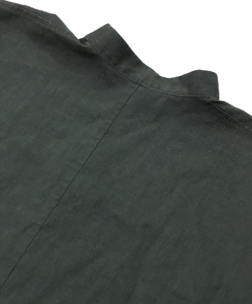 HOMME PLISSE ISSEY MIYAKE（オム プリッセ イッセイ ミヤケ）HOMME PLISSE ISSEY MIYAKE (オム プリッセ イッセイ ミヤケ) リネンブレンドSSシャツ オリーブ サイズ:3の古着・服飾アイテム