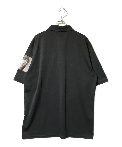 UMBRO（アンブロ）UMBRO (アンブロ) ALMOSTBLACK (オールモストブラック) グラフィックプリントドライポロシャツ ブラック サイズ:XC（3）の古着・服飾アイテム